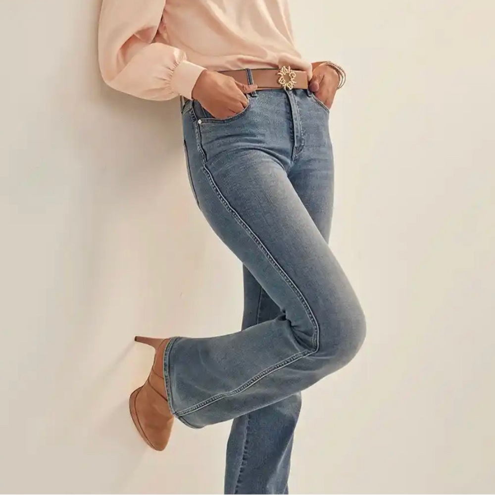 White House Black Market Flare Jeans Size 0